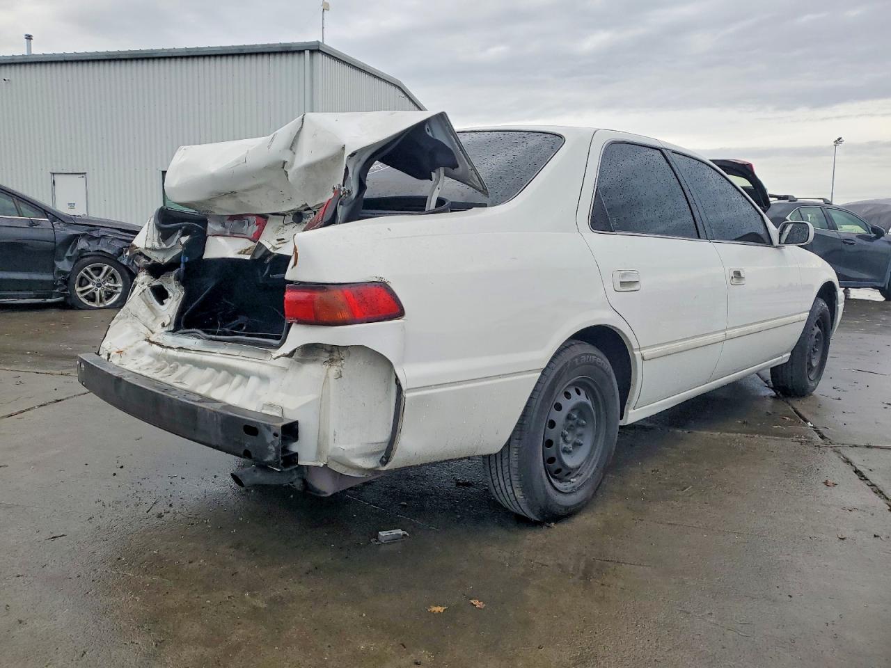 1997 TOYOTA CAMRY CE photo 3