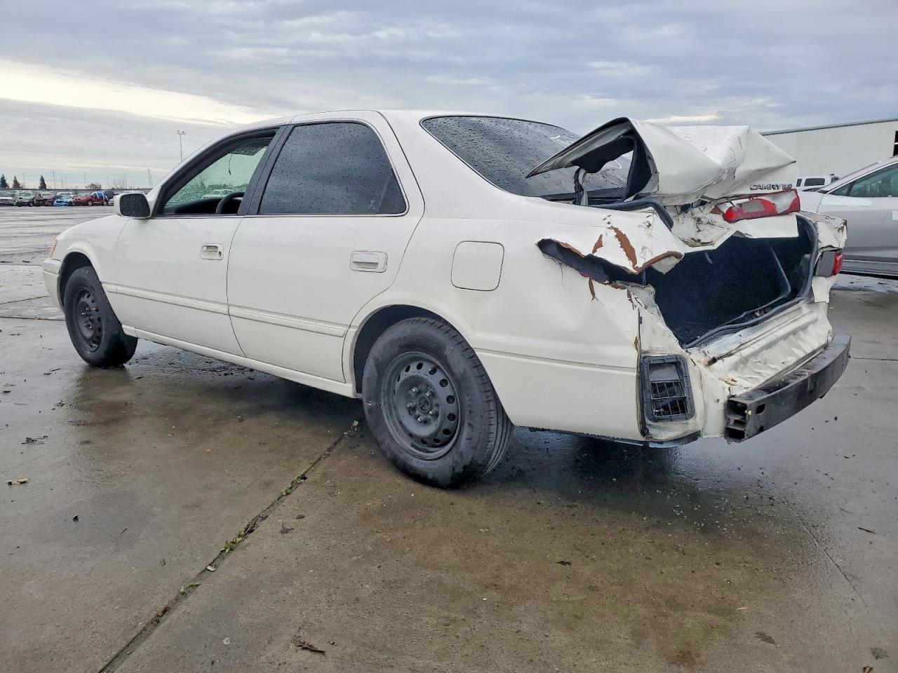 1997 TOYOTA CAMRY CE photo 2