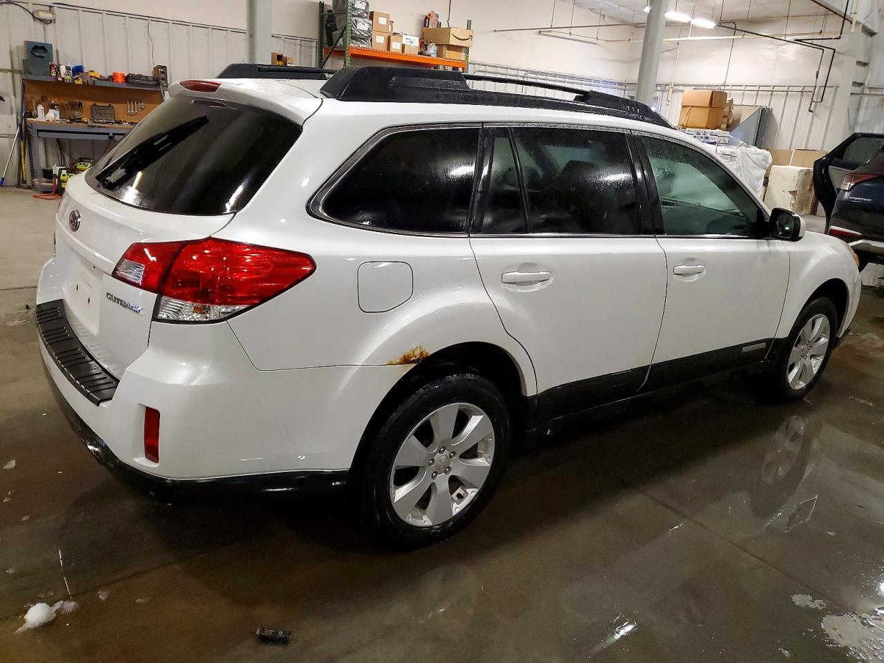 2010 SUBARU OUTBACK 2.5I PREMIUM photo 3