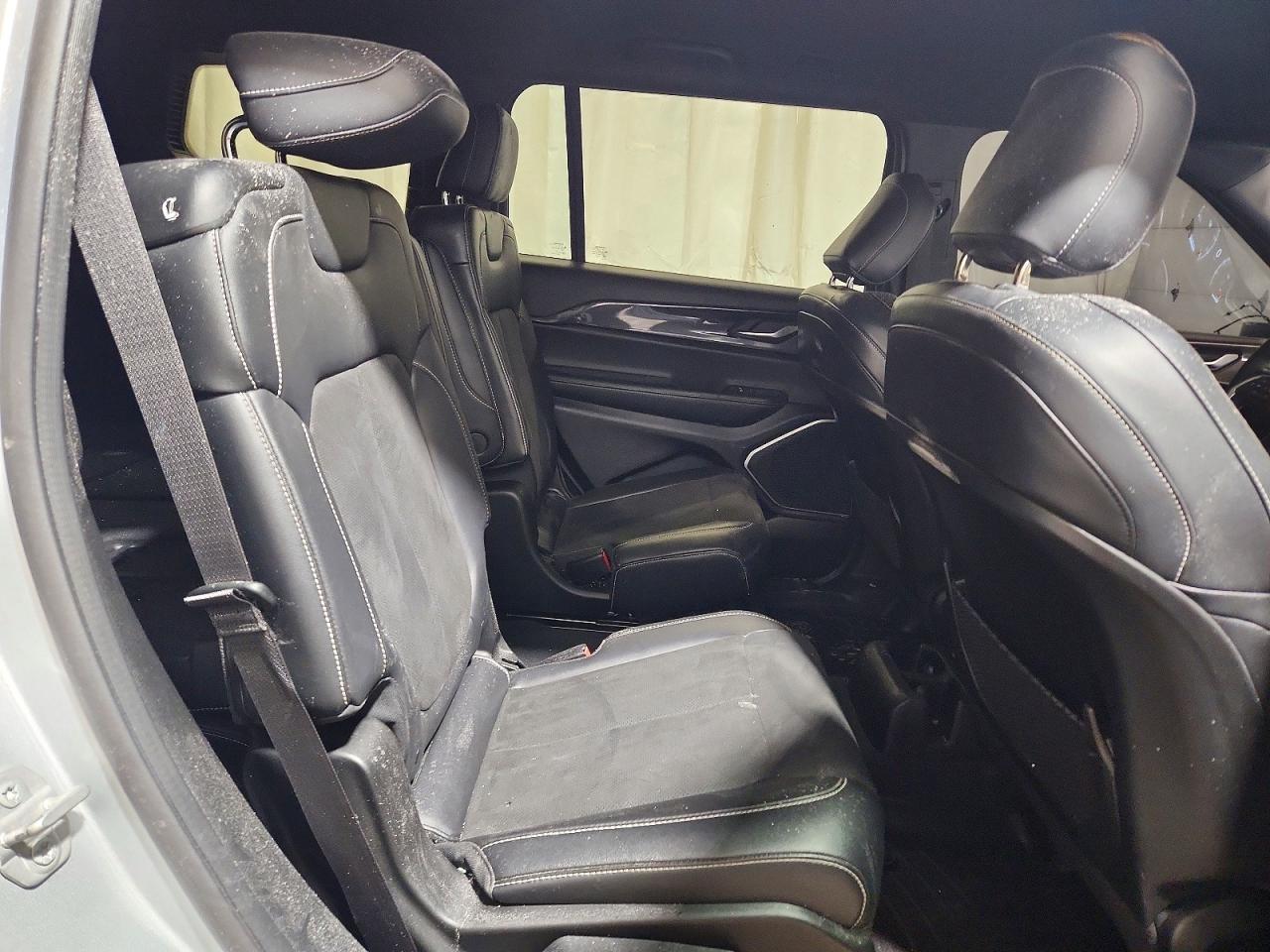 2022 JEEP GRAND CHEROKEE L LAREDO photo 11