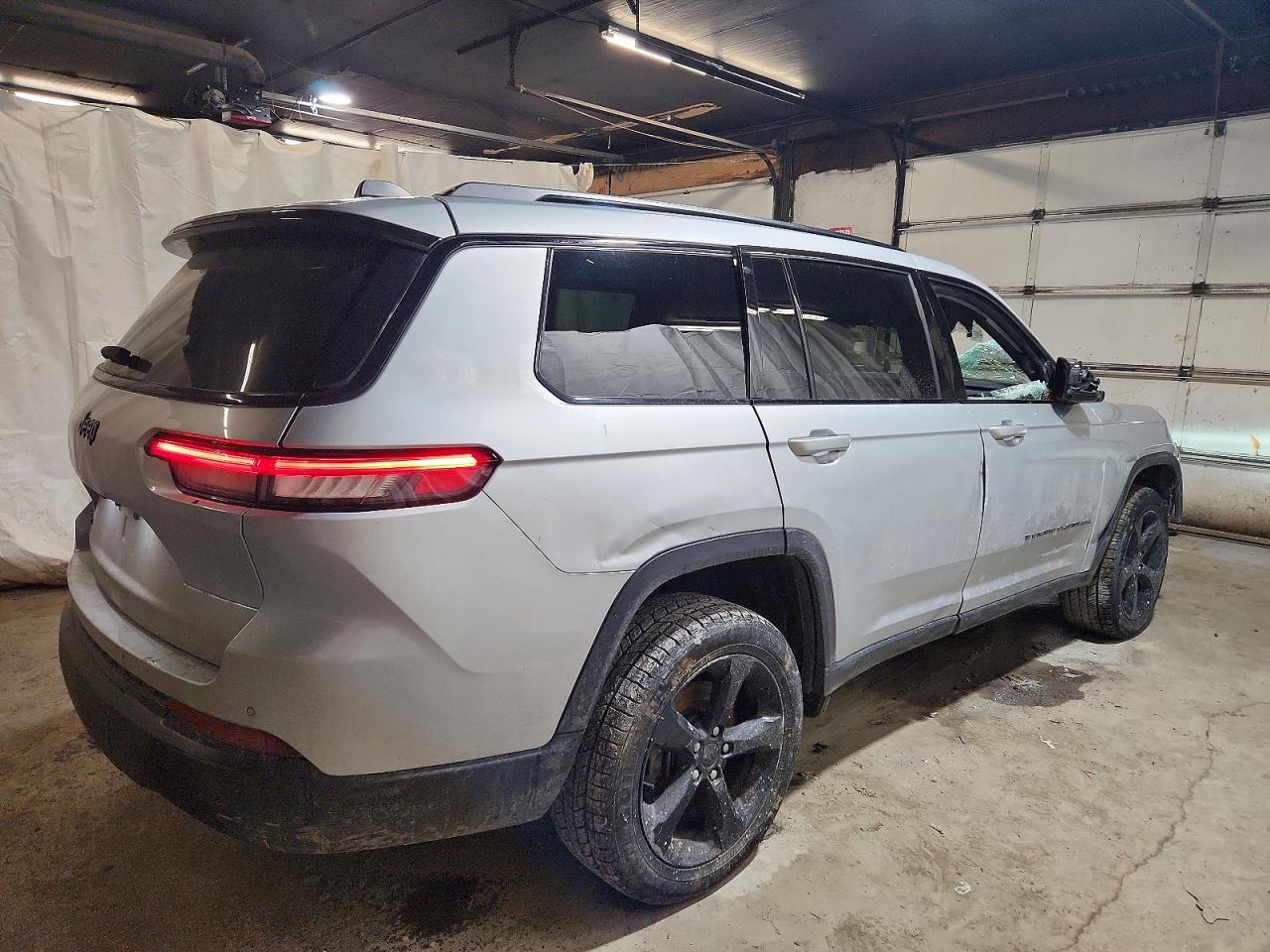 2022 JEEP GRAND CHEROKEE L LAREDO photo 3