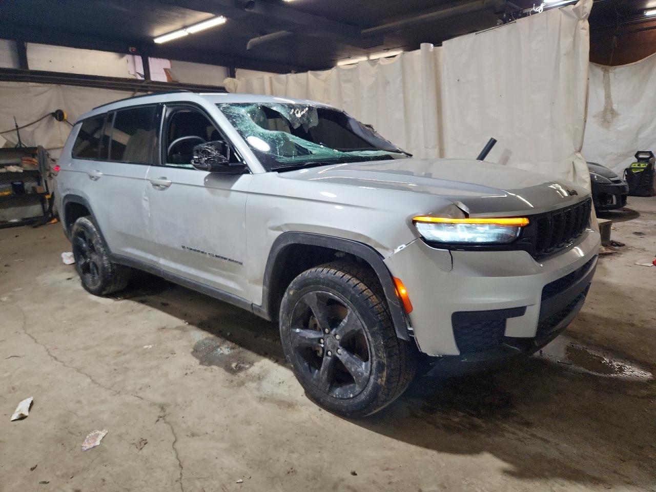 2022 JEEP GRAND CHEROKEE L LAREDO photo 4