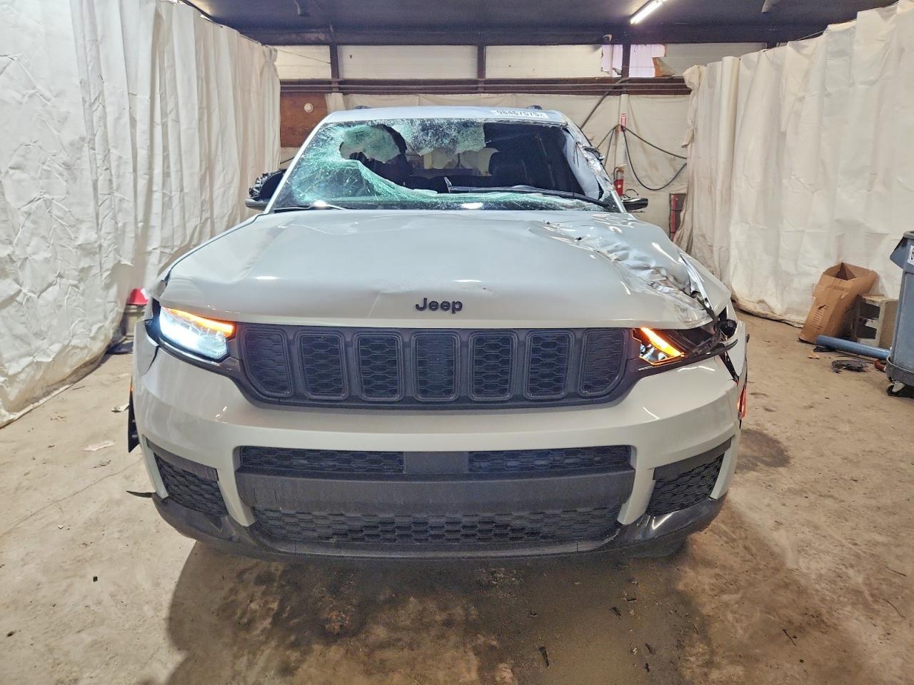 2022 JEEP GRAND CHEROKEE L LAREDO photo 5
