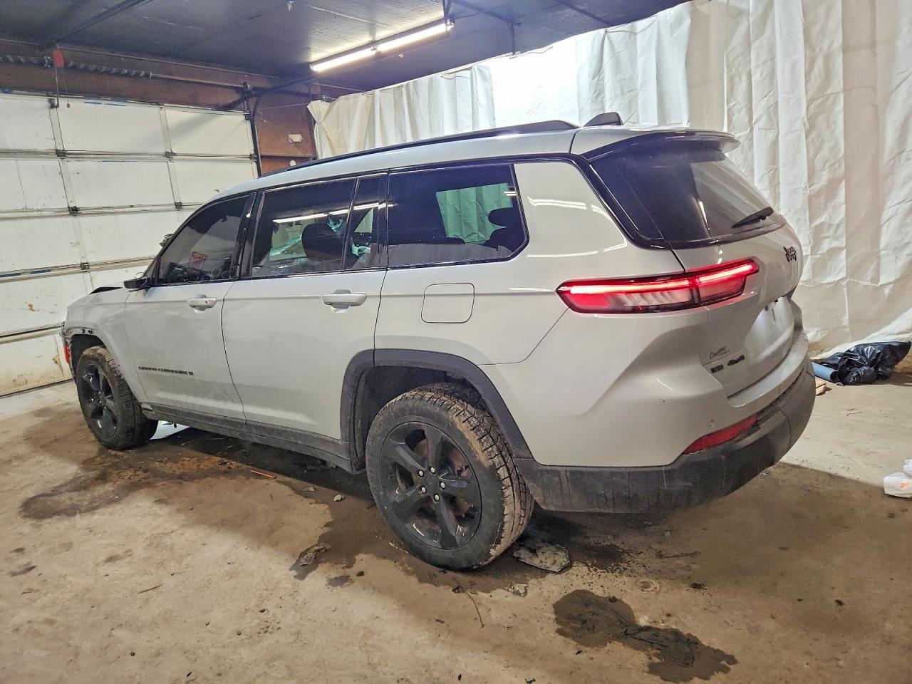 2022 JEEP GRAND CHEROKEE L LAREDO photo 2
