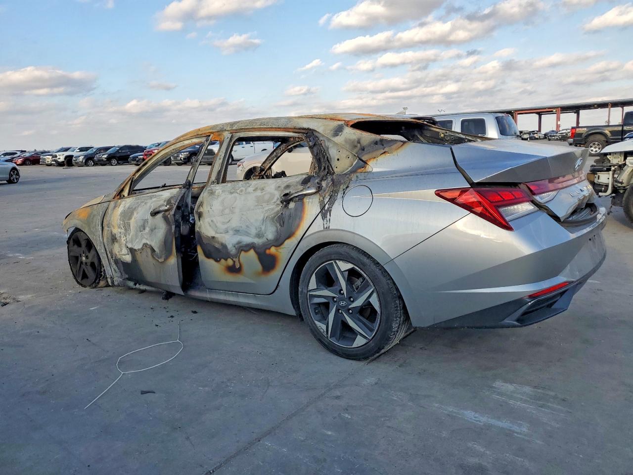 2021 HYUNDAI ELANTRA SEL photo 4