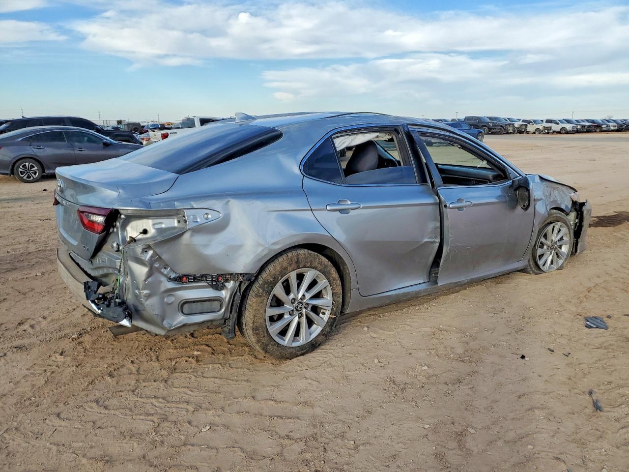 2021 TOYOTA CAMRY LE photo 5