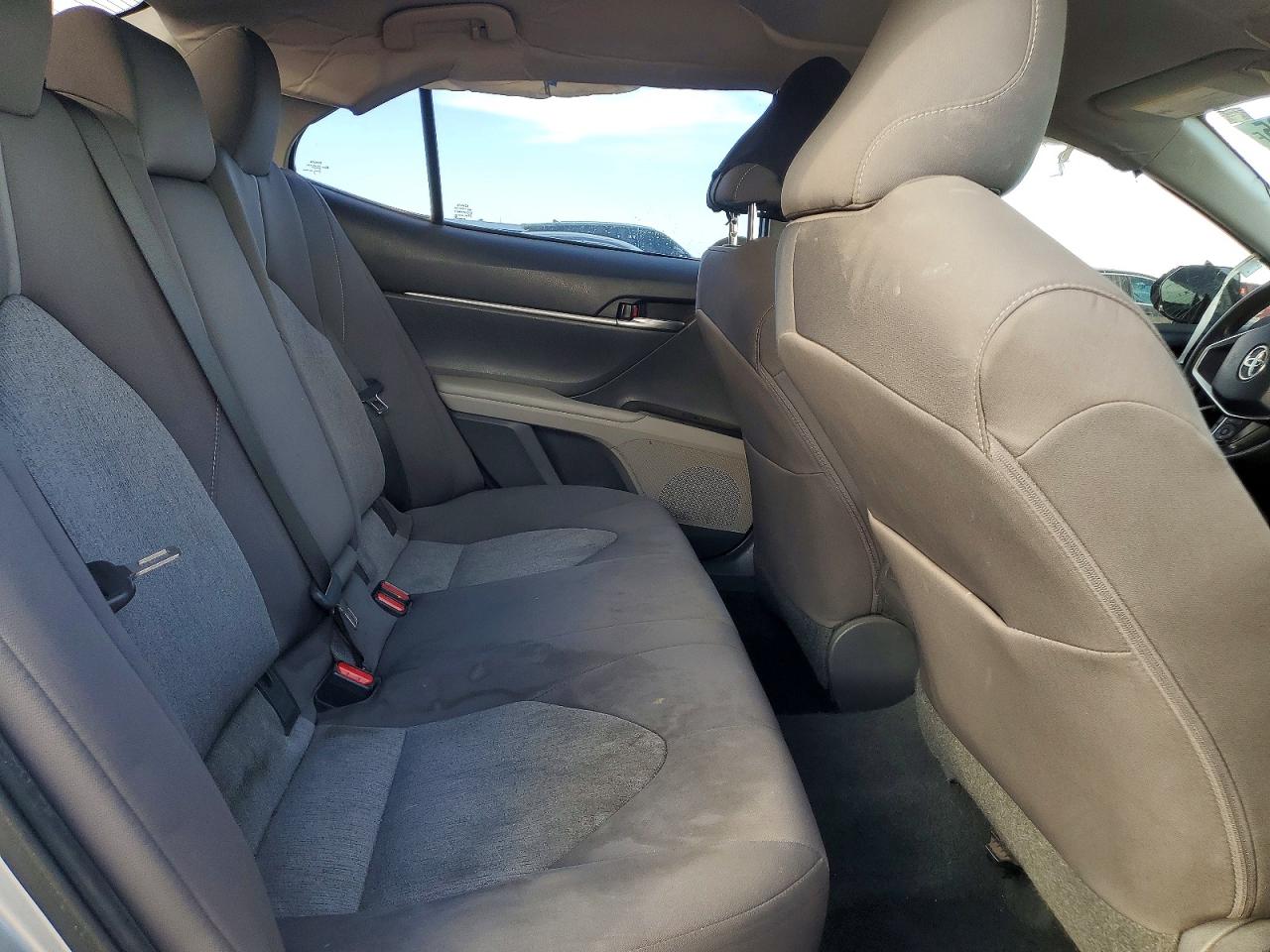 2021 TOYOTA CAMRY LE photo 19
