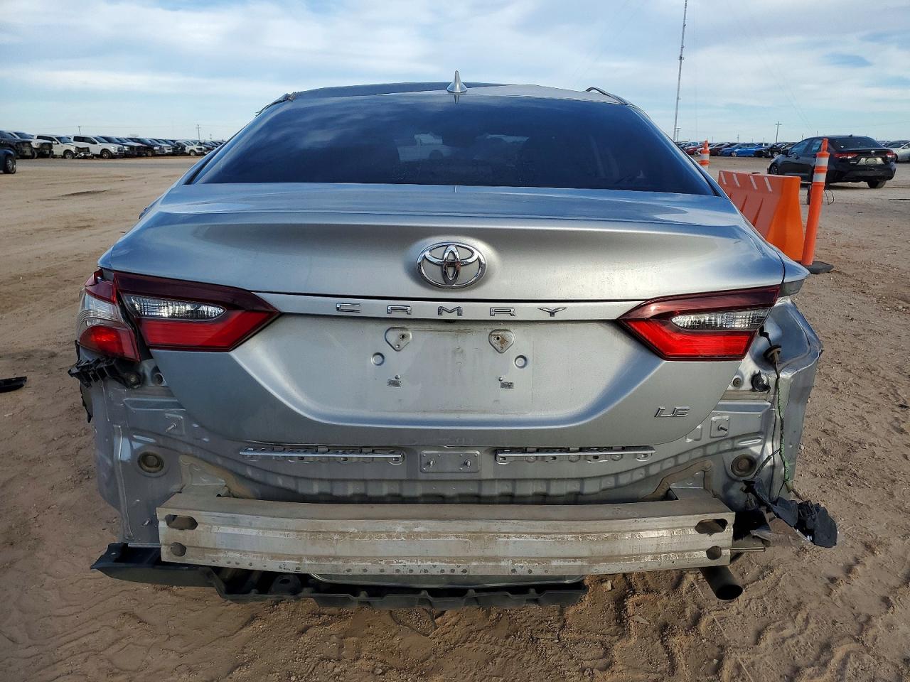 2021 TOYOTA CAMRY LE photo 11