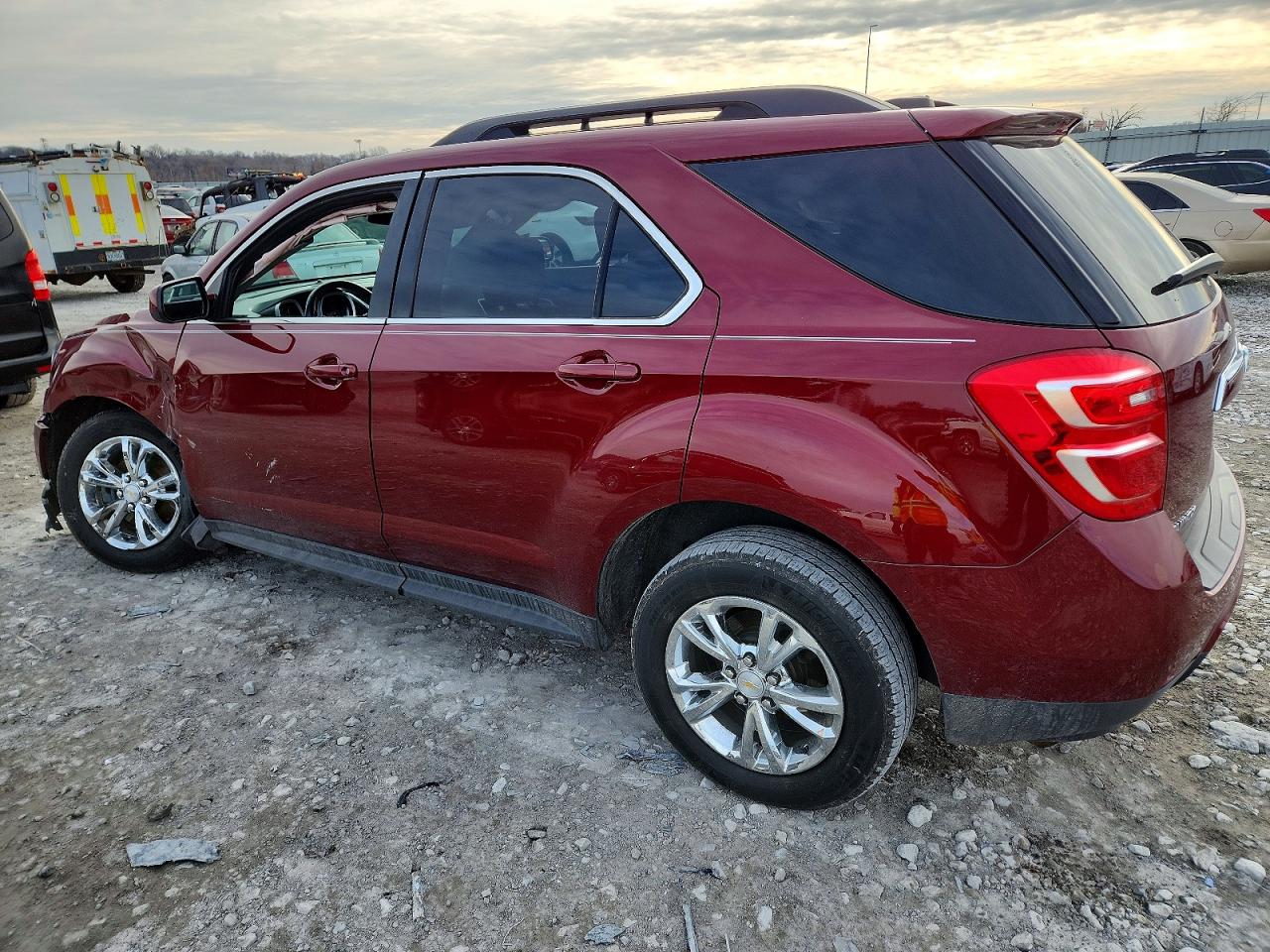2017 CHEVROLET EQUINOX LT photo 2
