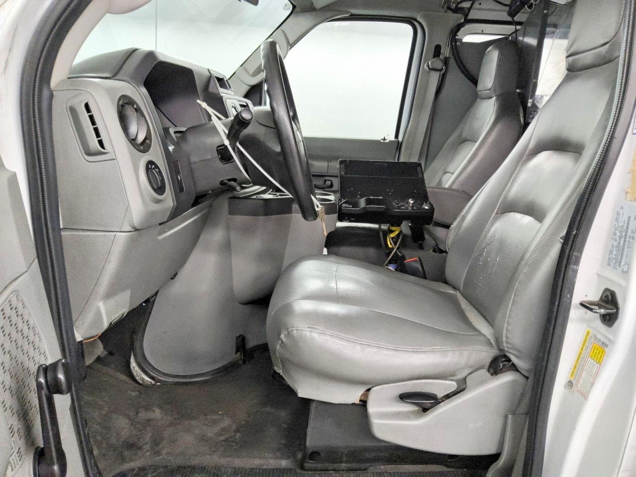2010 FORD ECONOLINE E250 VAN photo 19