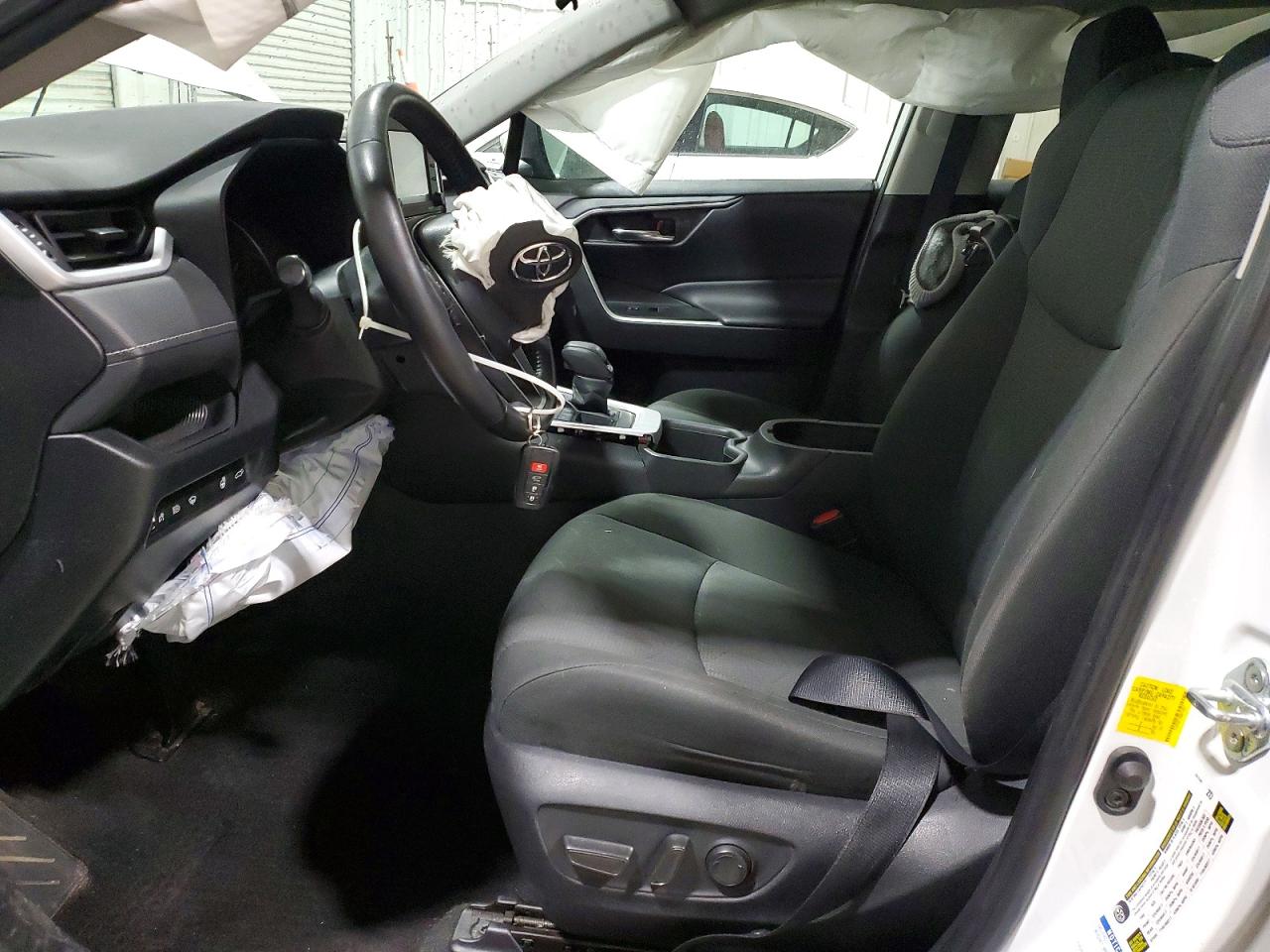 2022 TOYOTA RAV4 XLE photo 7