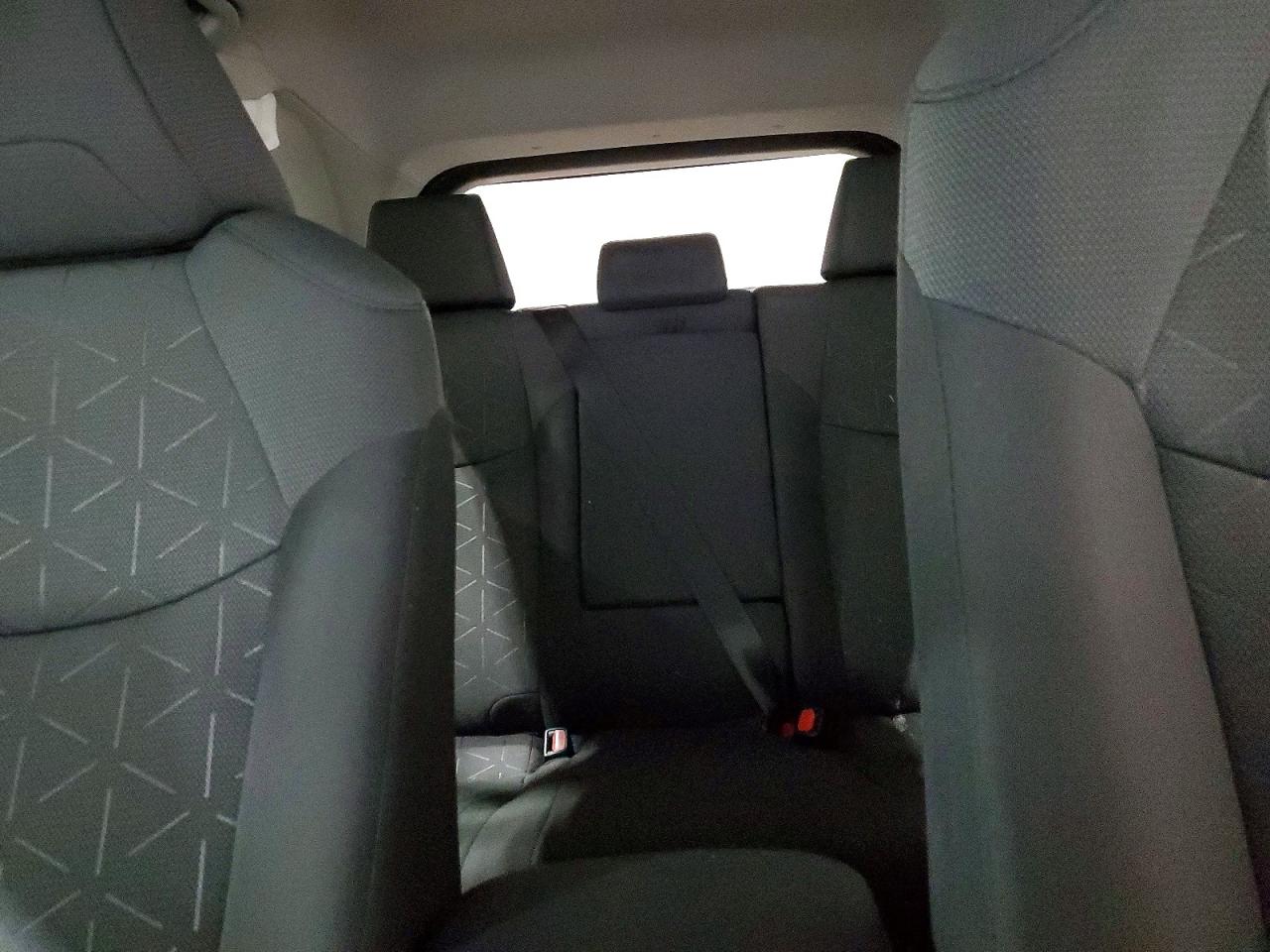 2022 TOYOTA RAV4 XLE photo 10
