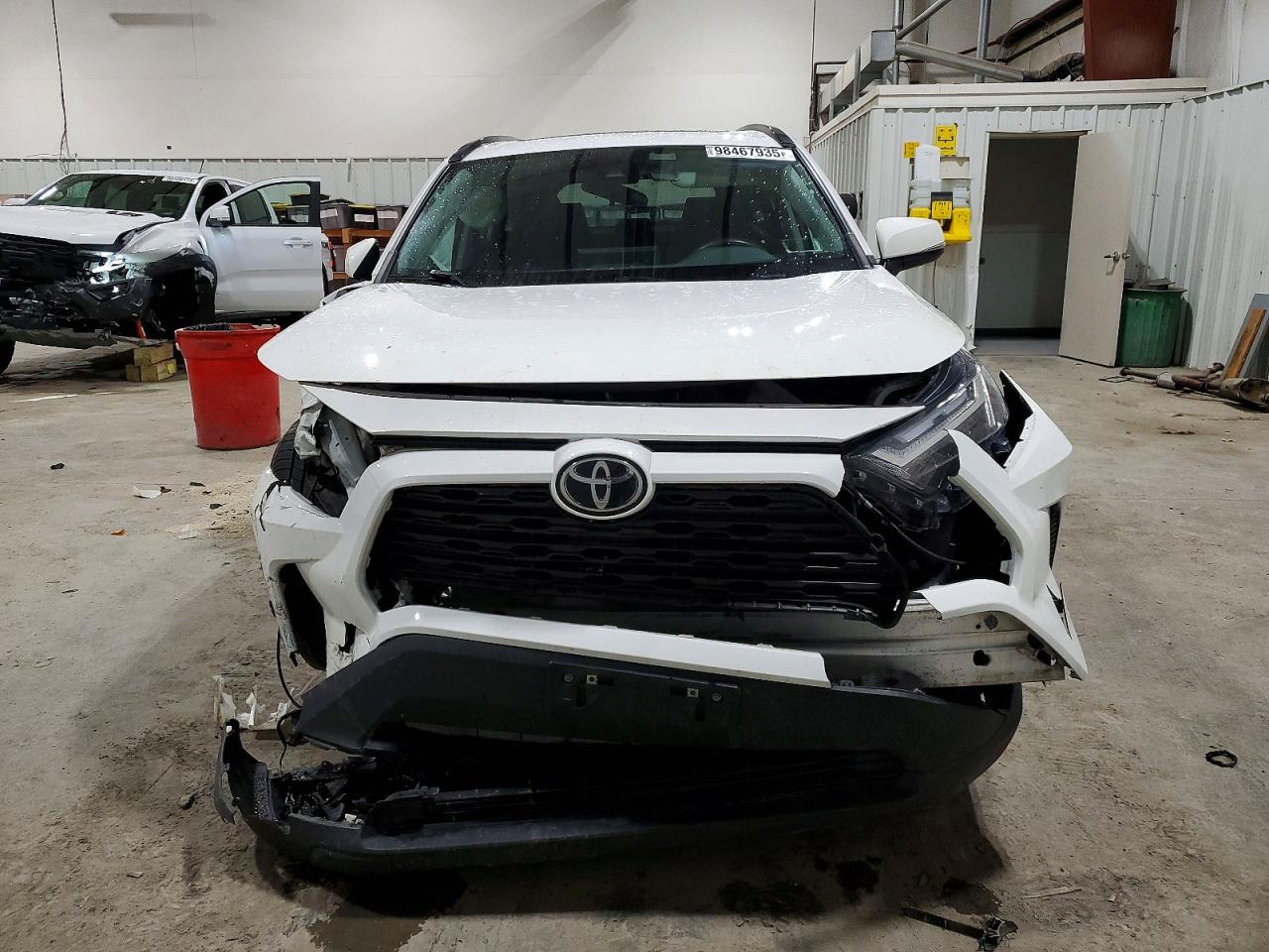 2022 TOYOTA RAV4 XLE photo 5