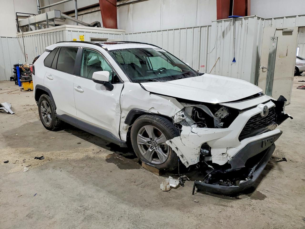 2022 TOYOTA RAV4 XLE photo 4