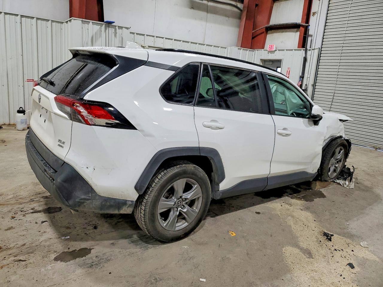 2022 TOYOTA RAV4 XLE photo 3