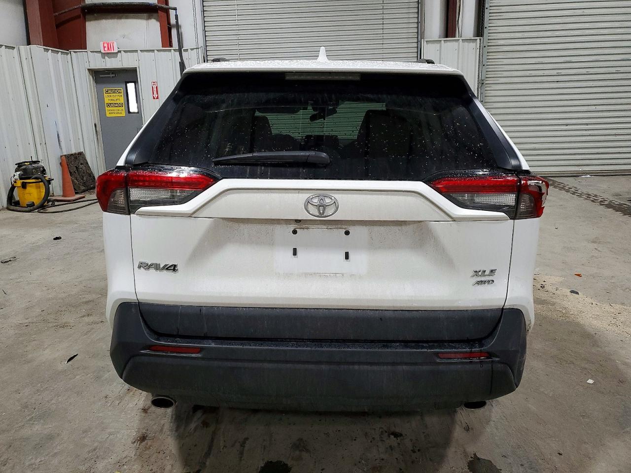 2022 TOYOTA RAV4 XLE photo 6