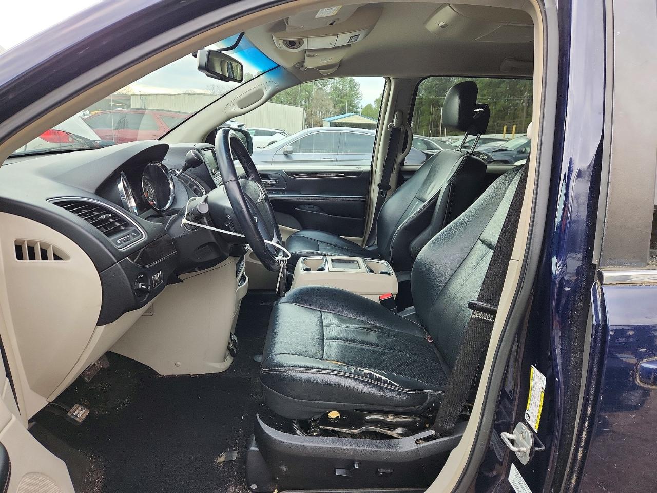 2012 CHRYSLER TOWN & COUNTRY TOURING photo 7