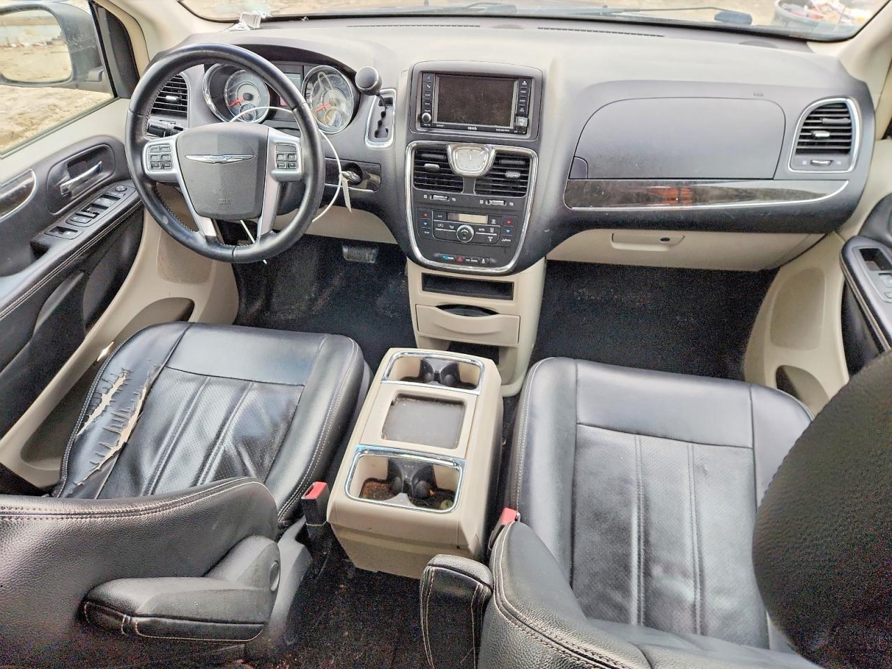 2012 CHRYSLER TOWN & COUNTRY TOURING photo 8