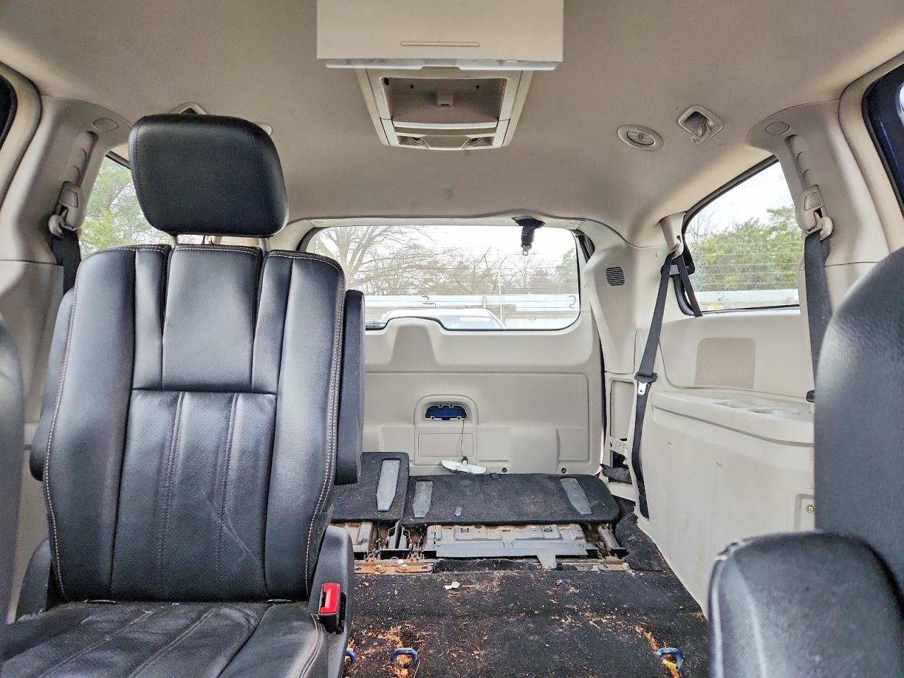 2012 CHRYSLER TOWN & COUNTRY TOURING photo 10