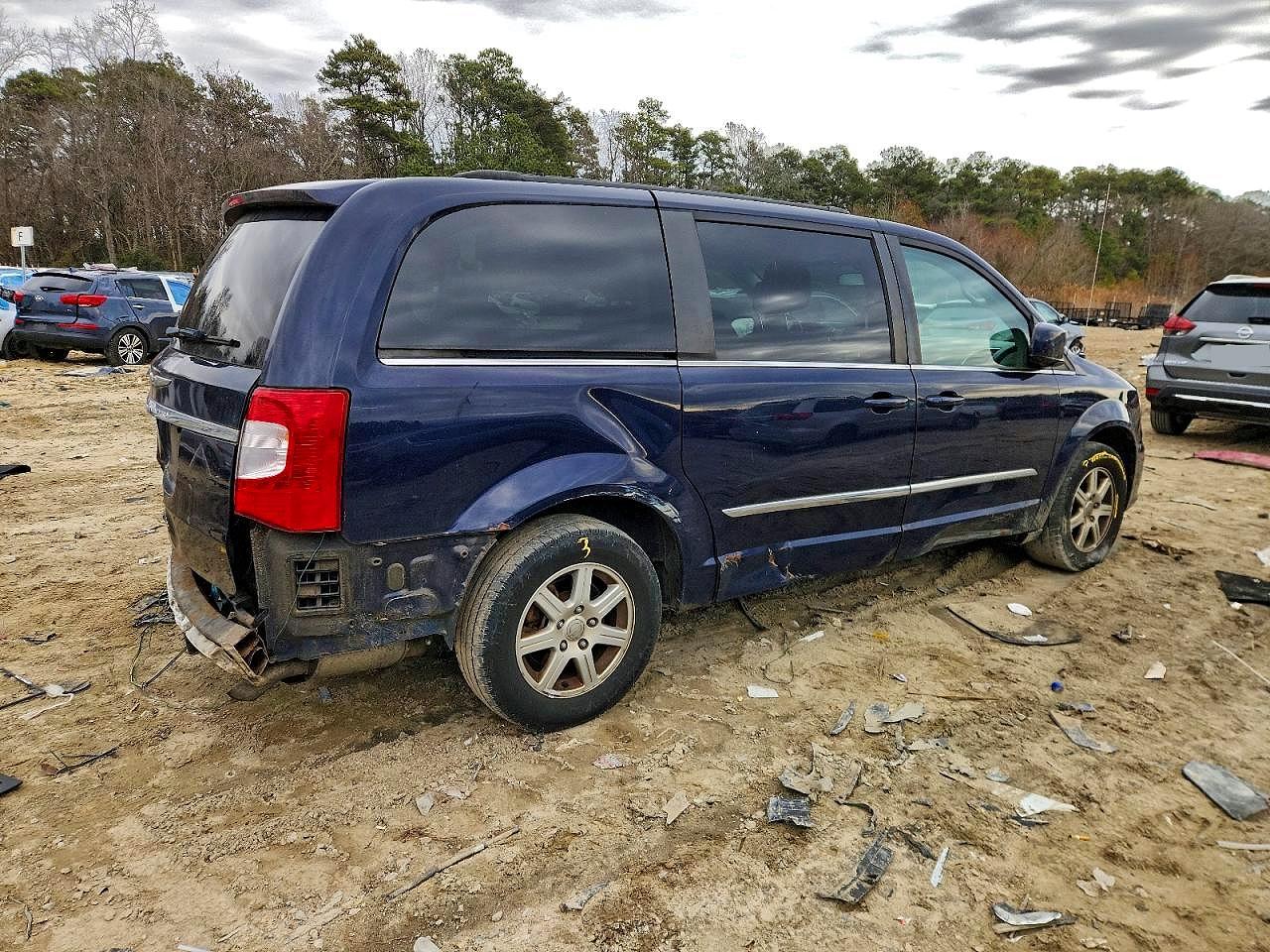 2012 CHRYSLER TOWN & COUNTRY TOURING photo 3