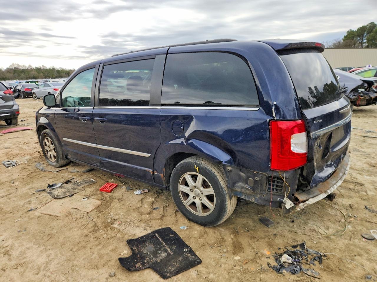 2012 CHRYSLER TOWN & COUNTRY TOURING photo 2
