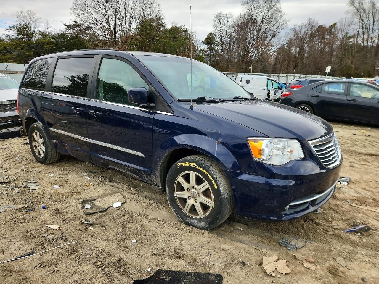 2012 CHRYSLER TOWN & COUNTRY TOURING photo 4