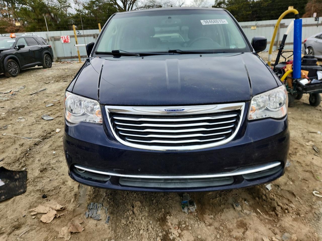 2012 CHRYSLER TOWN & COUNTRY TOURING photo 5