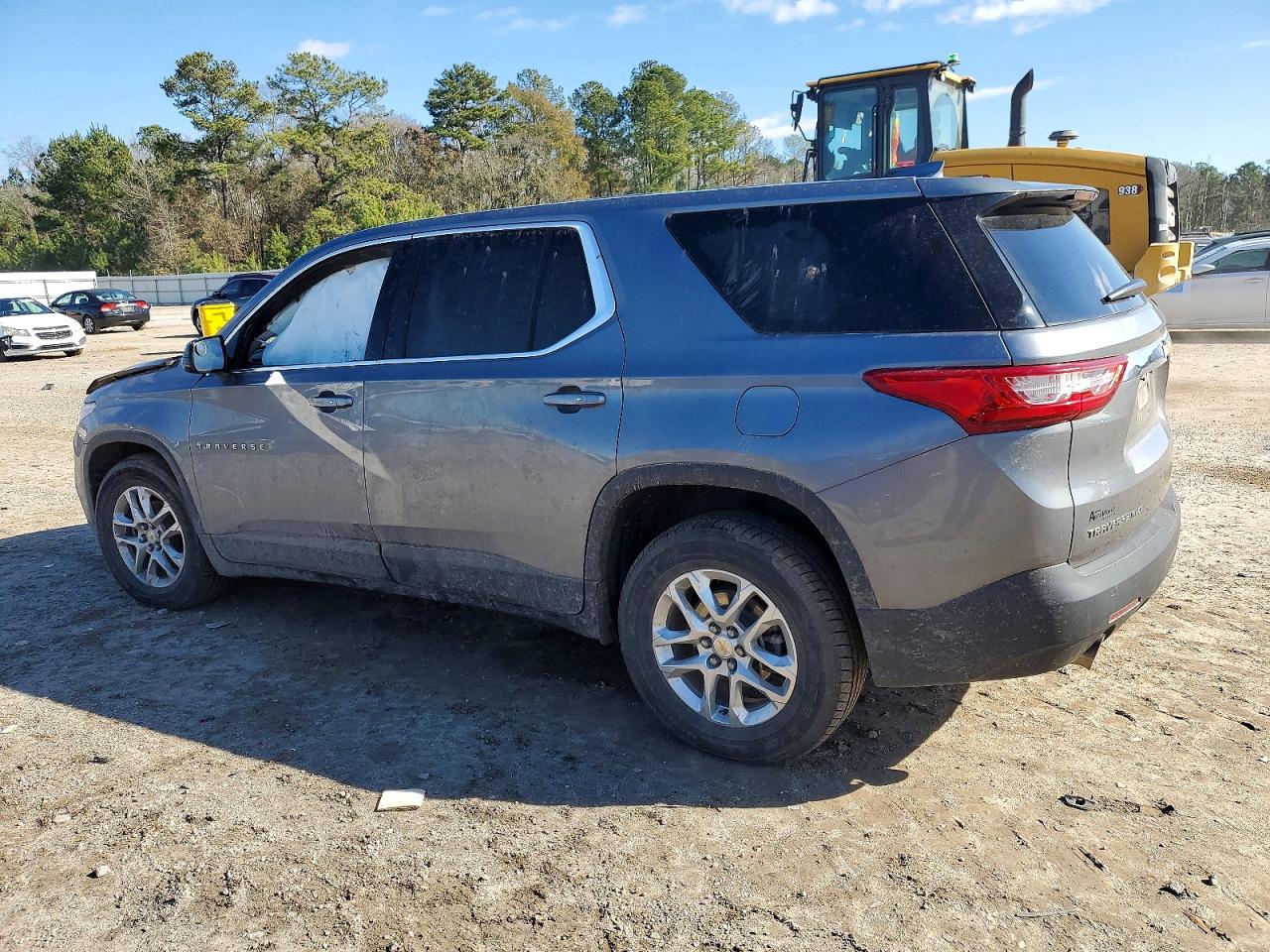 2019 CHEVROLET TRAVERSE LS photo 2