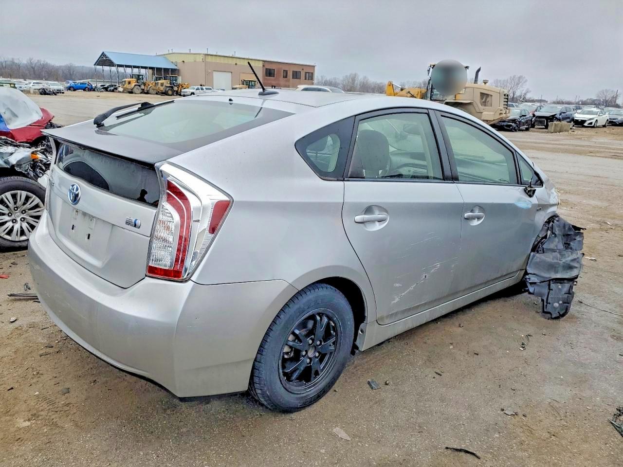 2013 TOYOTA PRIUS photo 3
