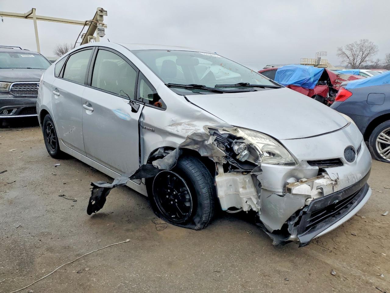 2013 TOYOTA PRIUS photo 4