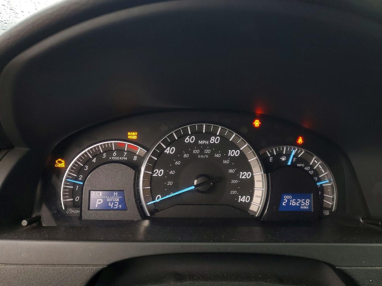 2012 TOYOTA CAMRY photo 9