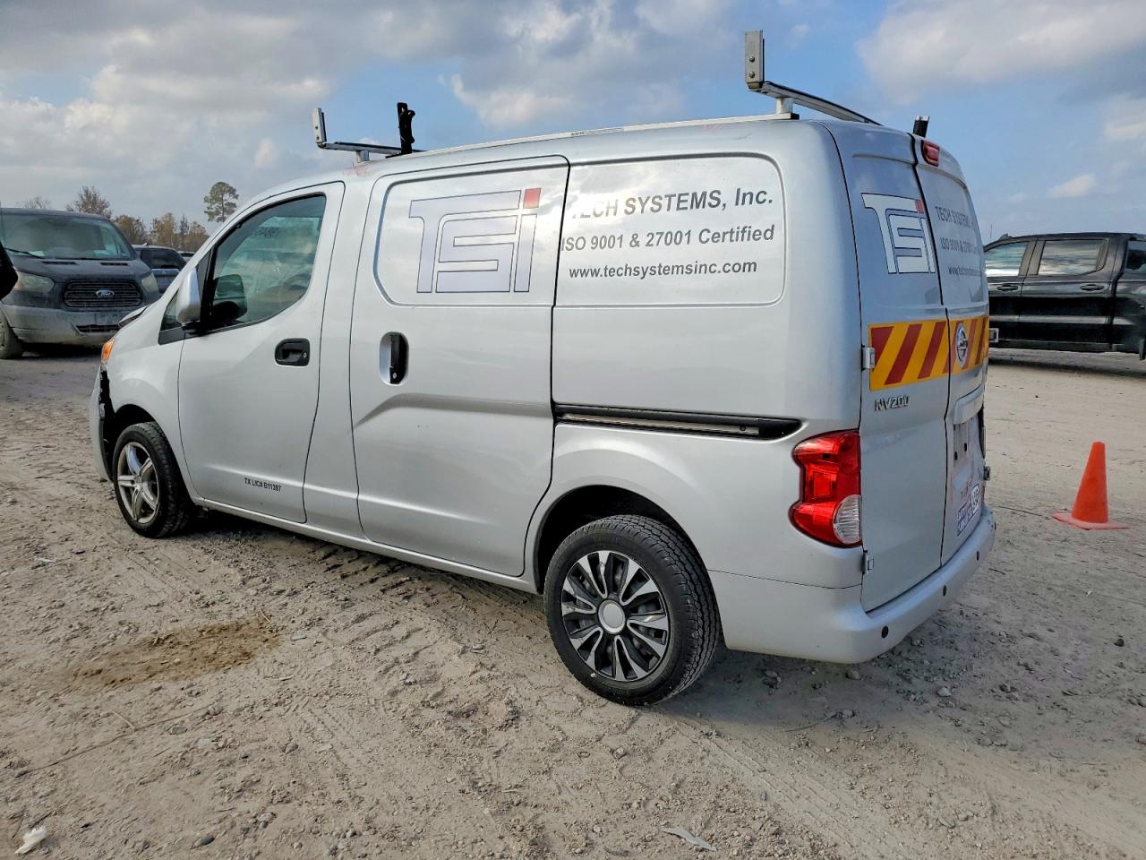 2021 NISSAN NV200 2.5S photo 2