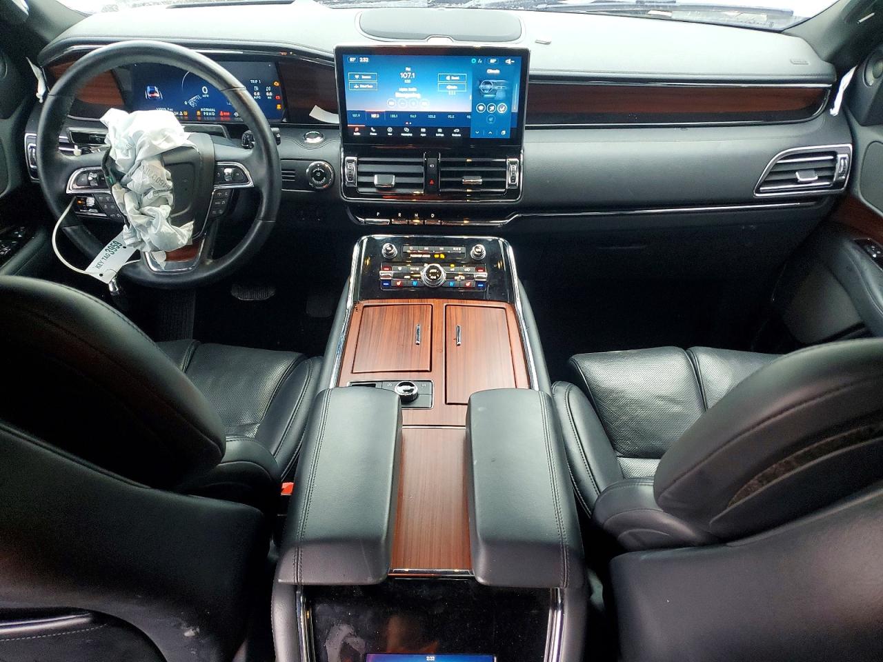 2024 LINCOLN NAVIGATOR RESERVE photo 8