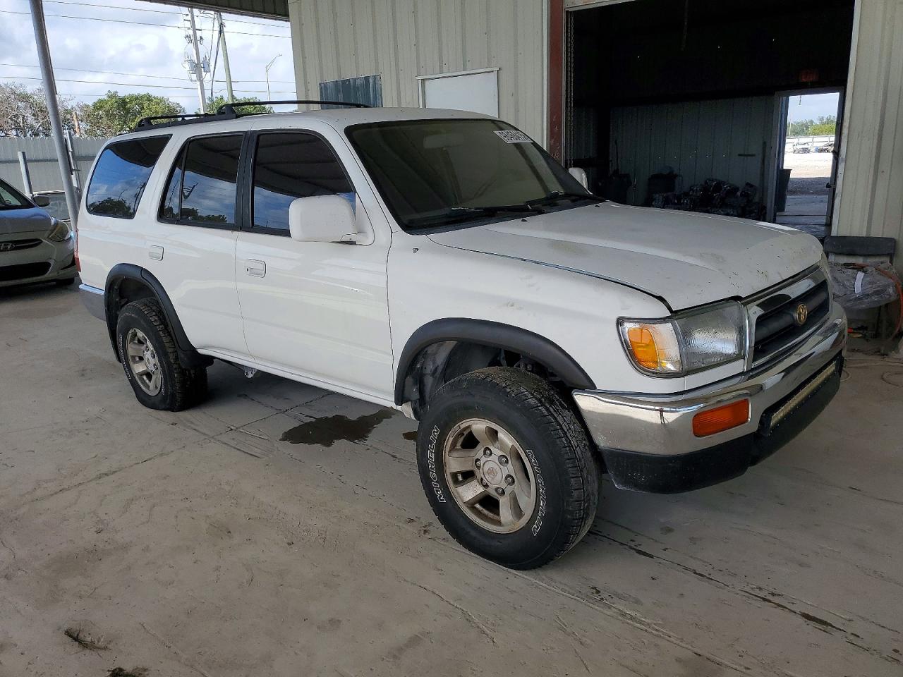 1997 TOYOTA 4RUNNER SR5 photo 4