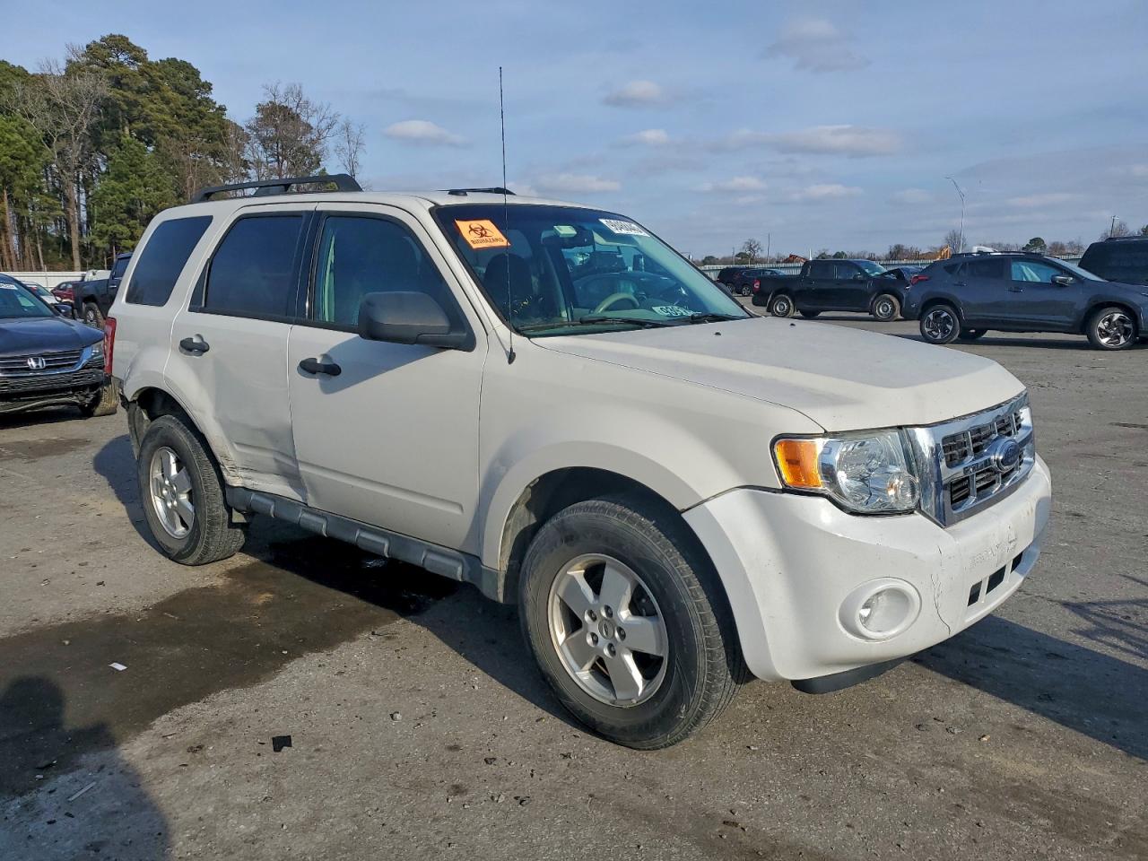 2012 FORD ESCAPE XLT photo 4