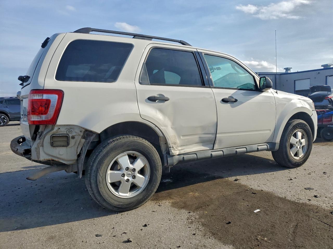 2012 FORD ESCAPE XLT photo 3