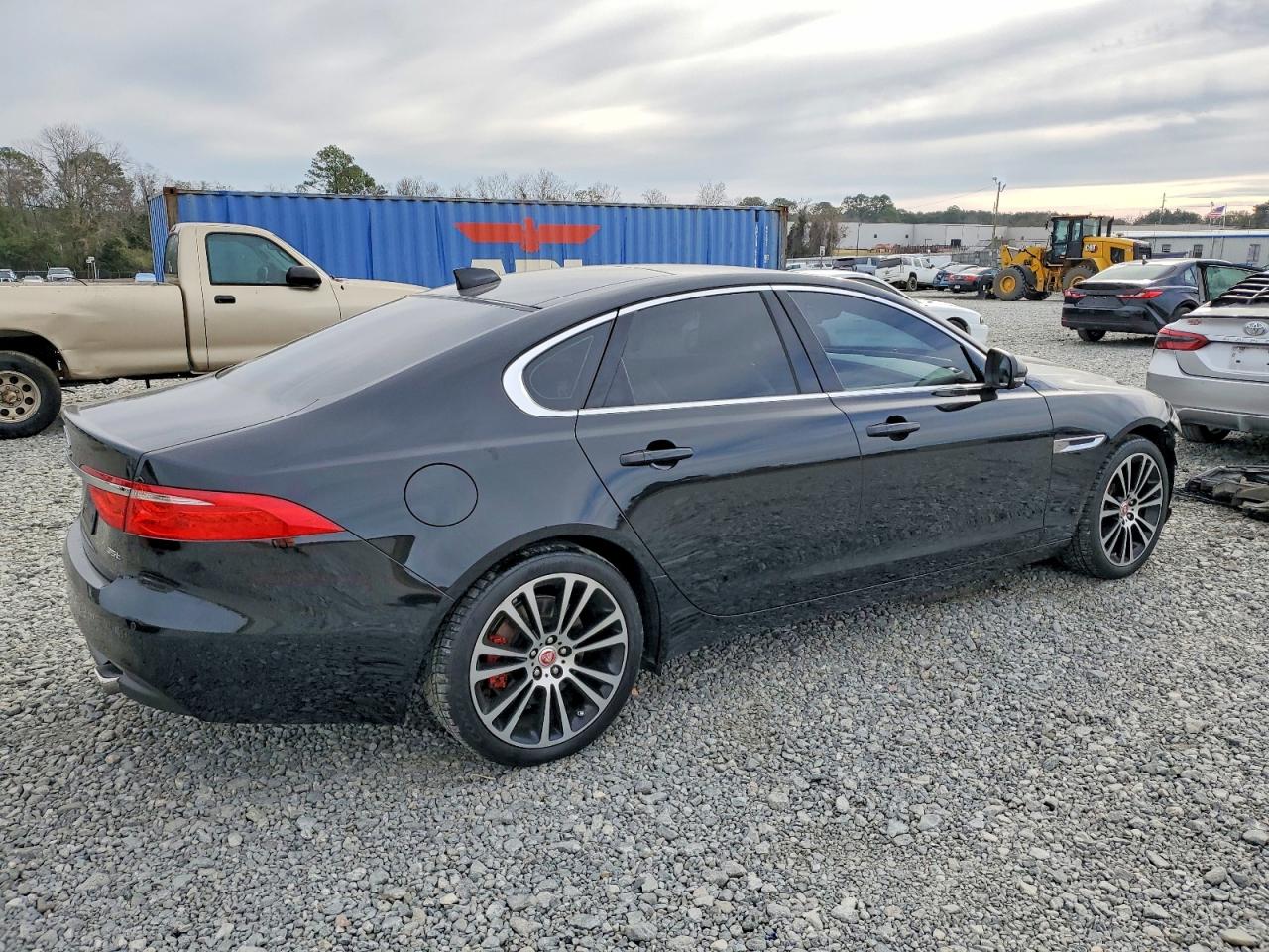 2016 JAGUAR XF PRESTIGE photo 3