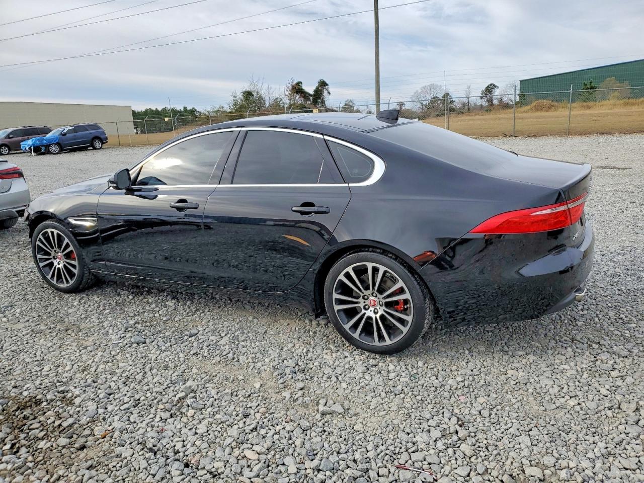 2016 JAGUAR XF PRESTIGE photo 2
