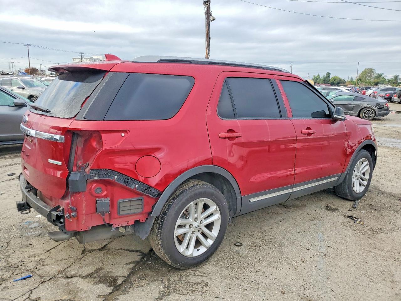 2016 FORD EXPLORER XLT photo 3