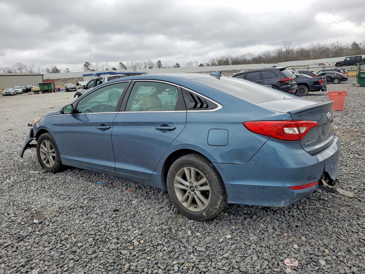 2015 HYUNDAI SONATA SE photo 2