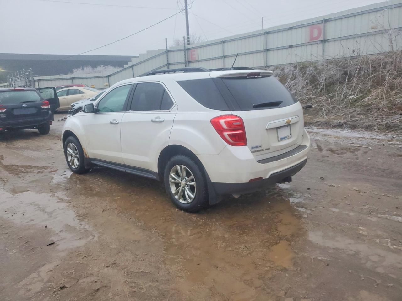 2017 CHEVROLET EQUINOX LT photo 4