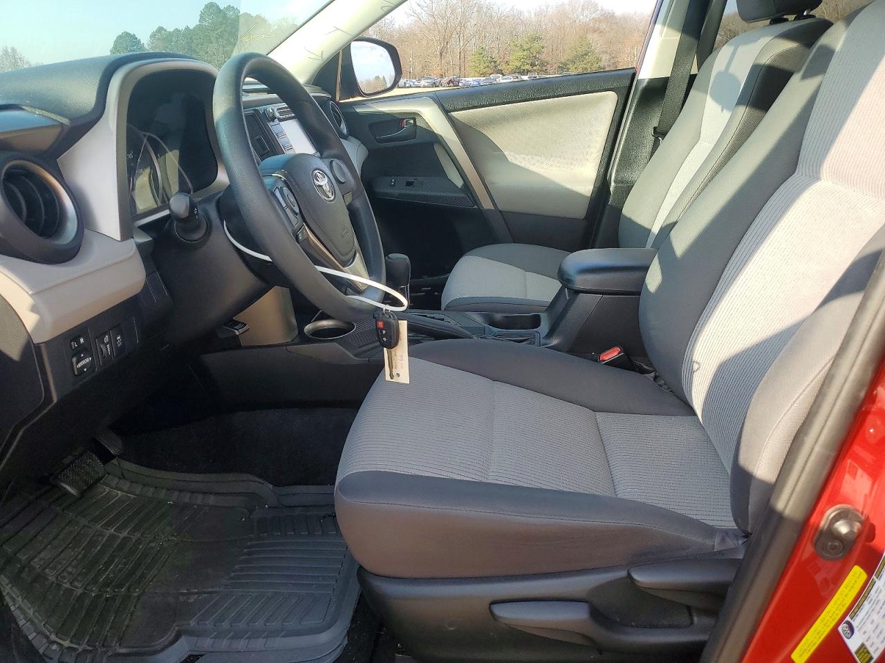 2015 TOYOTA RAV4 LE photo 7
