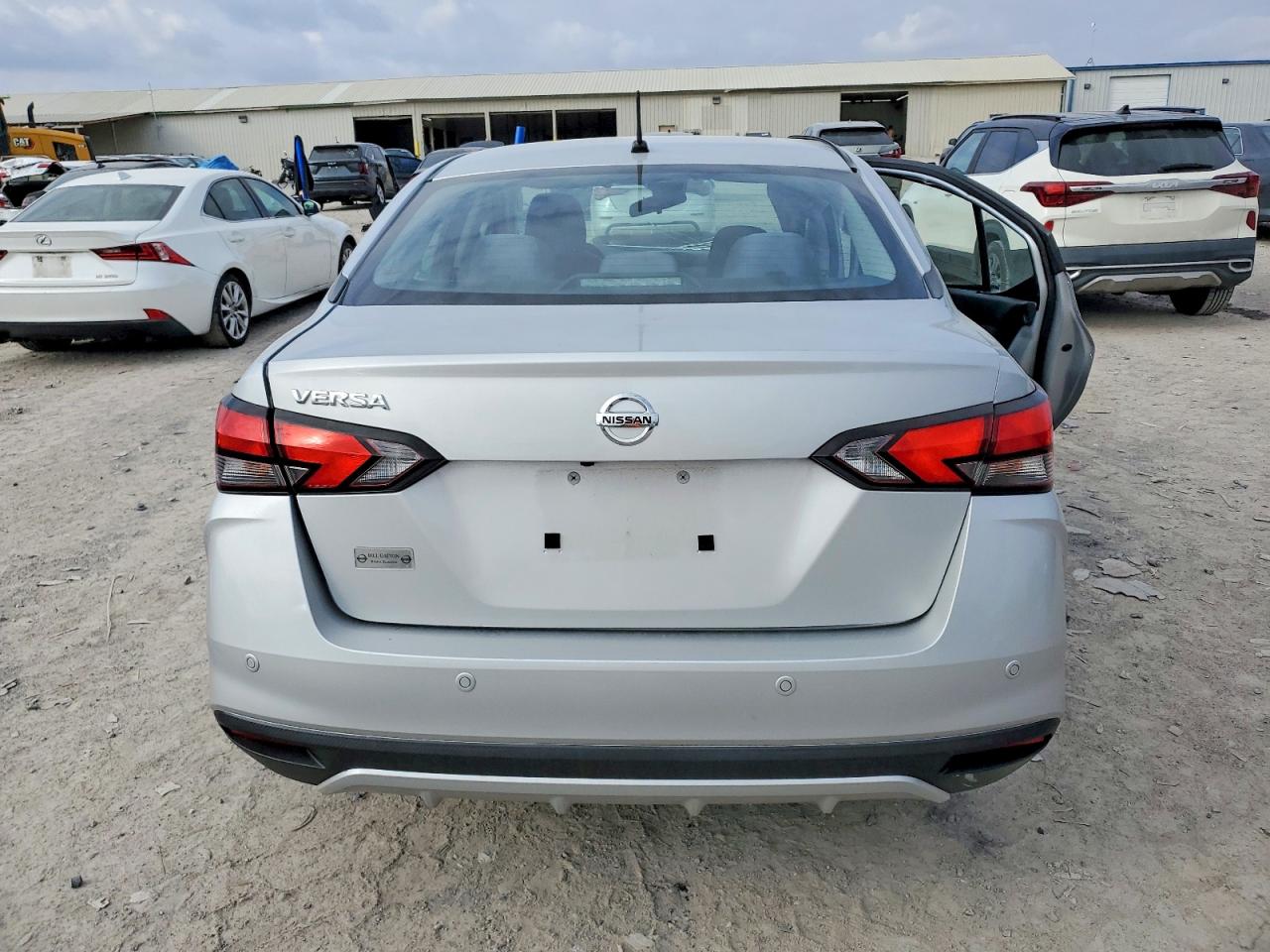 2020 NISSAN VERSA S photo 16