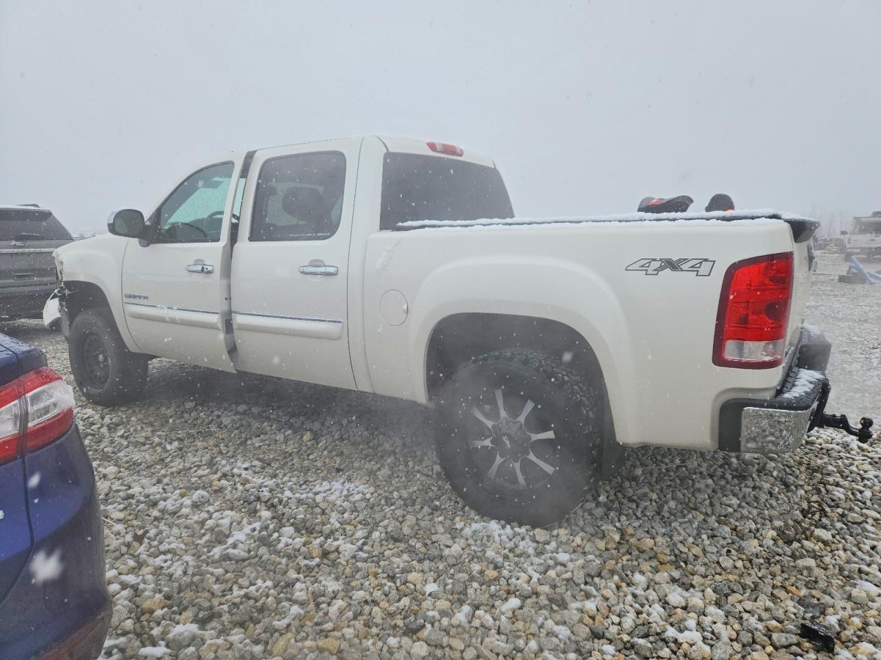 2011 GMC SIERRA K1500 SLE photo 2
