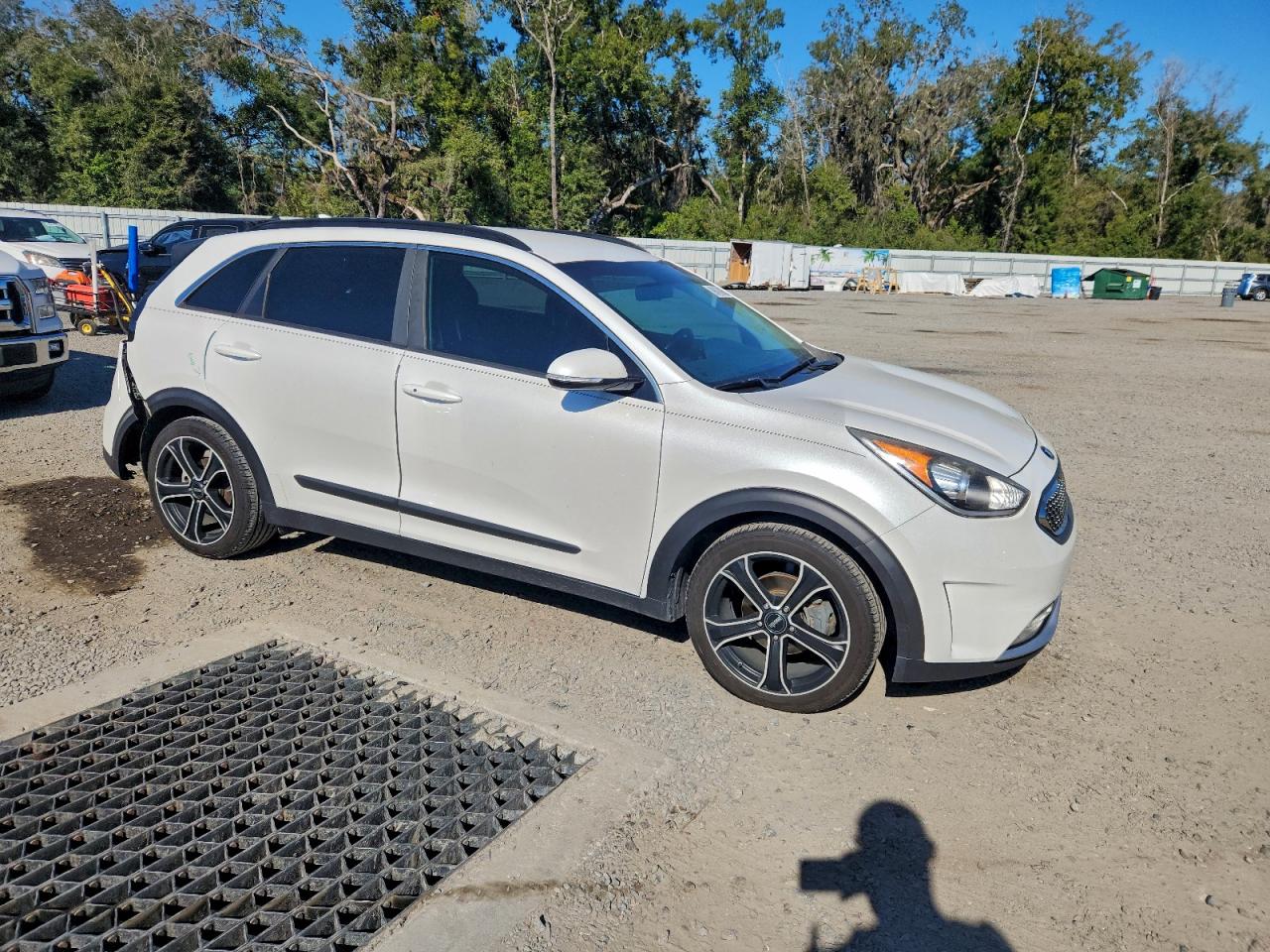 2017 KIA NIRO EX photo 4