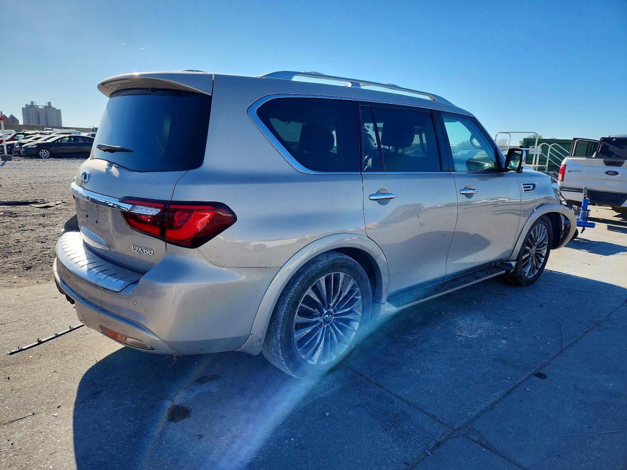 2020 INFINITI QX80 LUXE photo 3