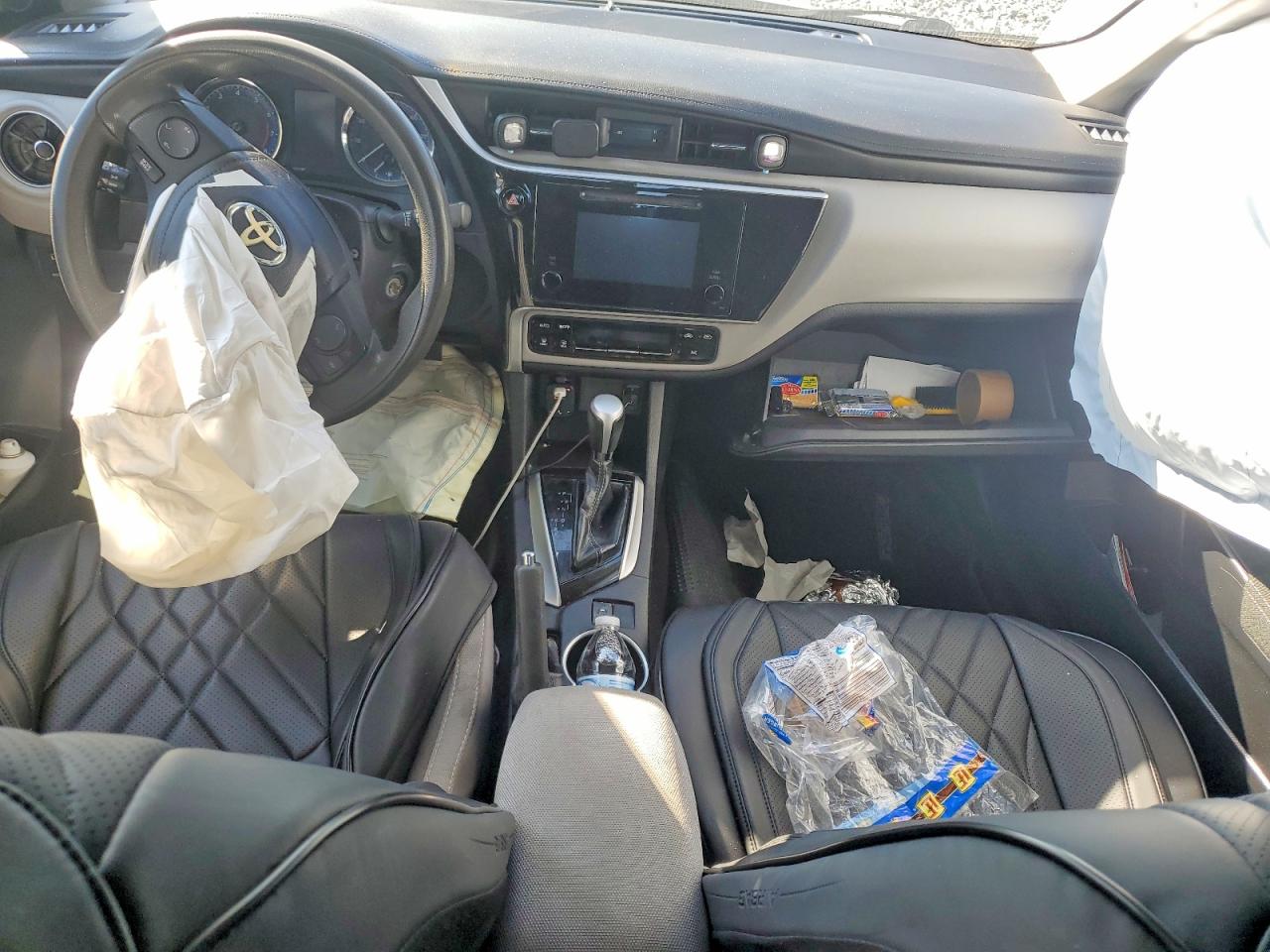 2019 TOYOTA COROLLA L photo 8