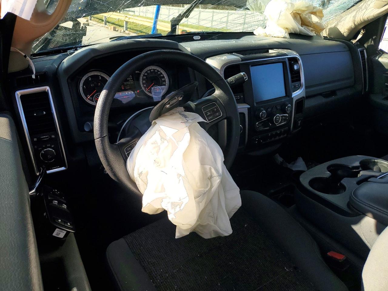 2017 RAM 2500 SLT photo 8
