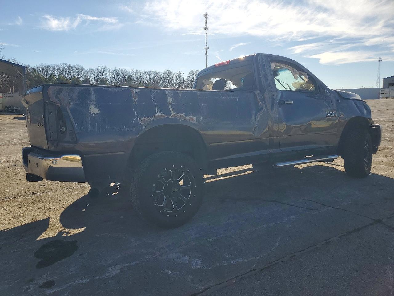 2017 RAM 2500 SLT photo 3