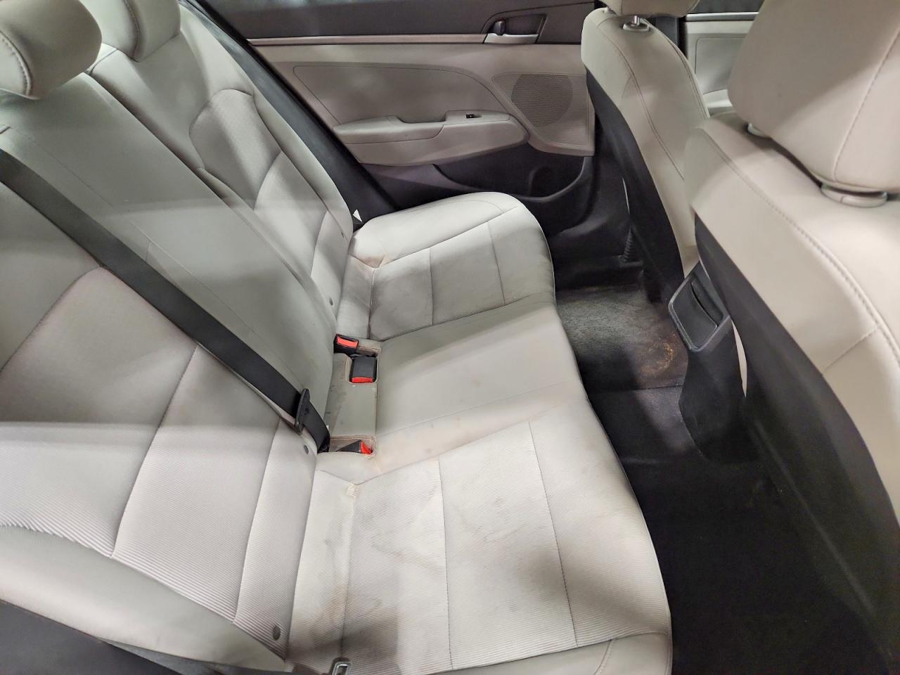 2017 HYUNDAI ELANTRA SE photo 10